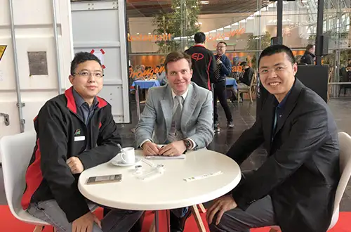 Auslännesch Partner kommen eis Firma ze besichen